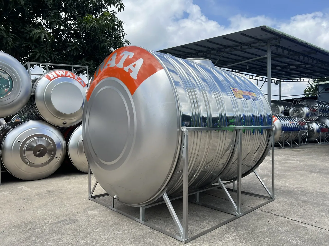 Bồn nước inox Hwata 3000L ngang H3000N